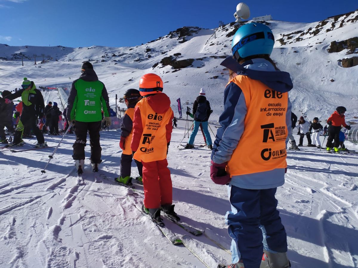 aprende a esquiar en Sierra Nevada con GILMAR