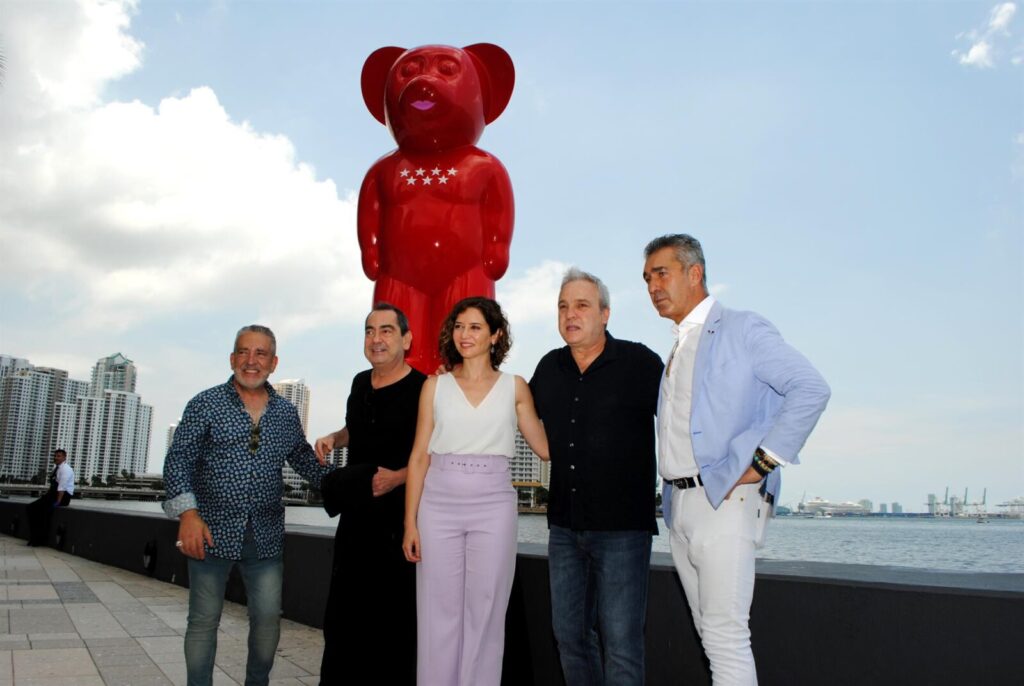 Miami dEmo, Hombres G e Isabel Díaz Ayuso